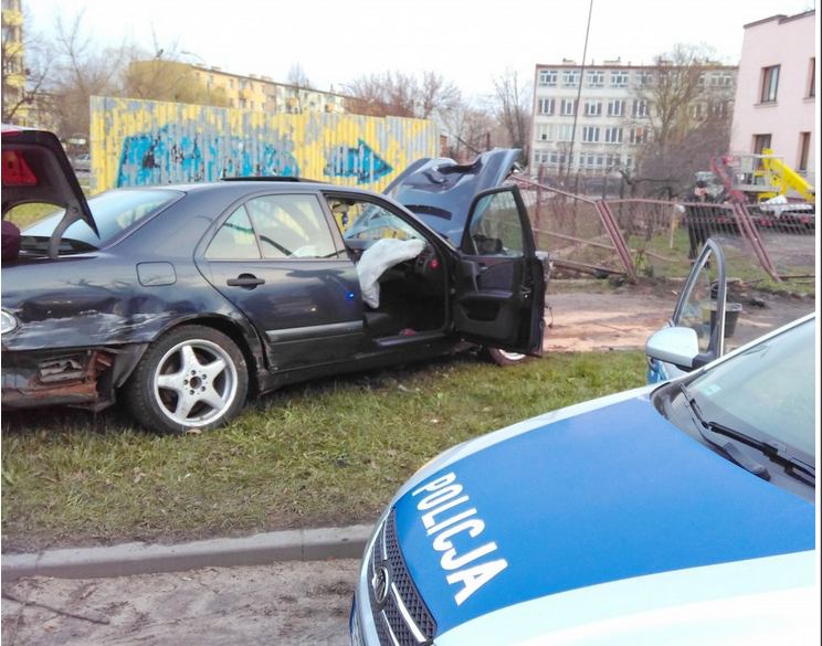 060415policjaswieta