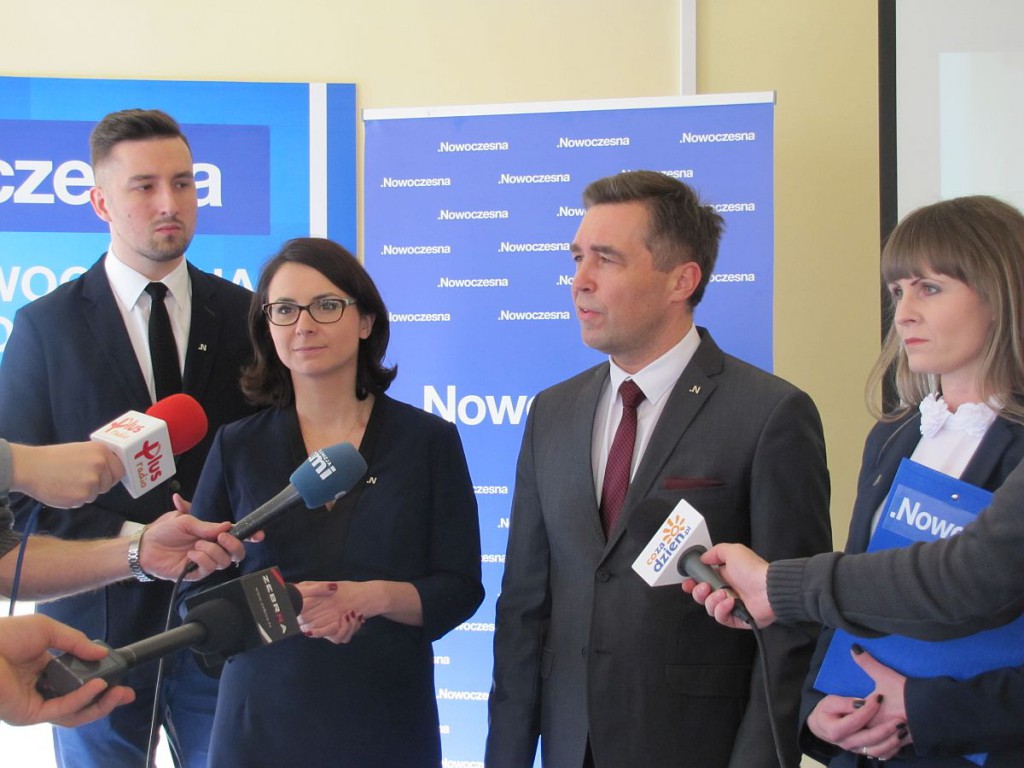 220316nowoczesna02