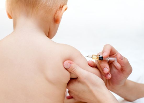 Little baby get an injection