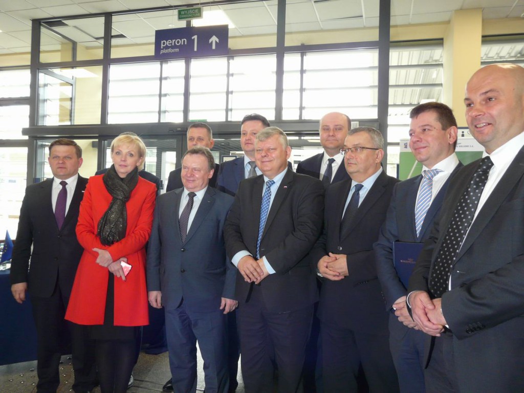 I politycy PiS, i zarząd PKP PLK świętuje sukces