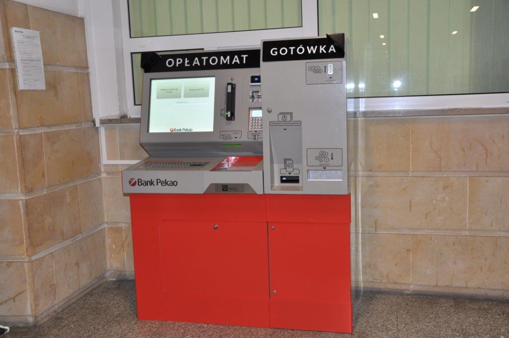 Opłatomat stoi w holu wejścia od ul. Kilińskiego