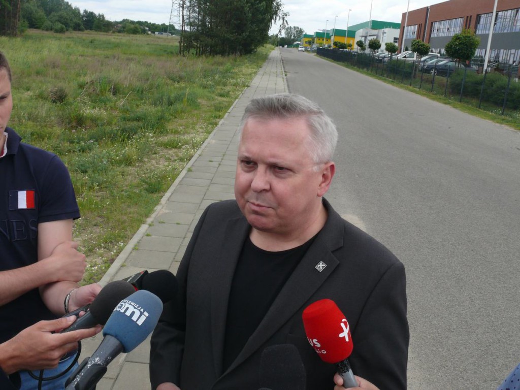 Poseł Mordak alarmuje w sprawie zwolnienia dwóch osób