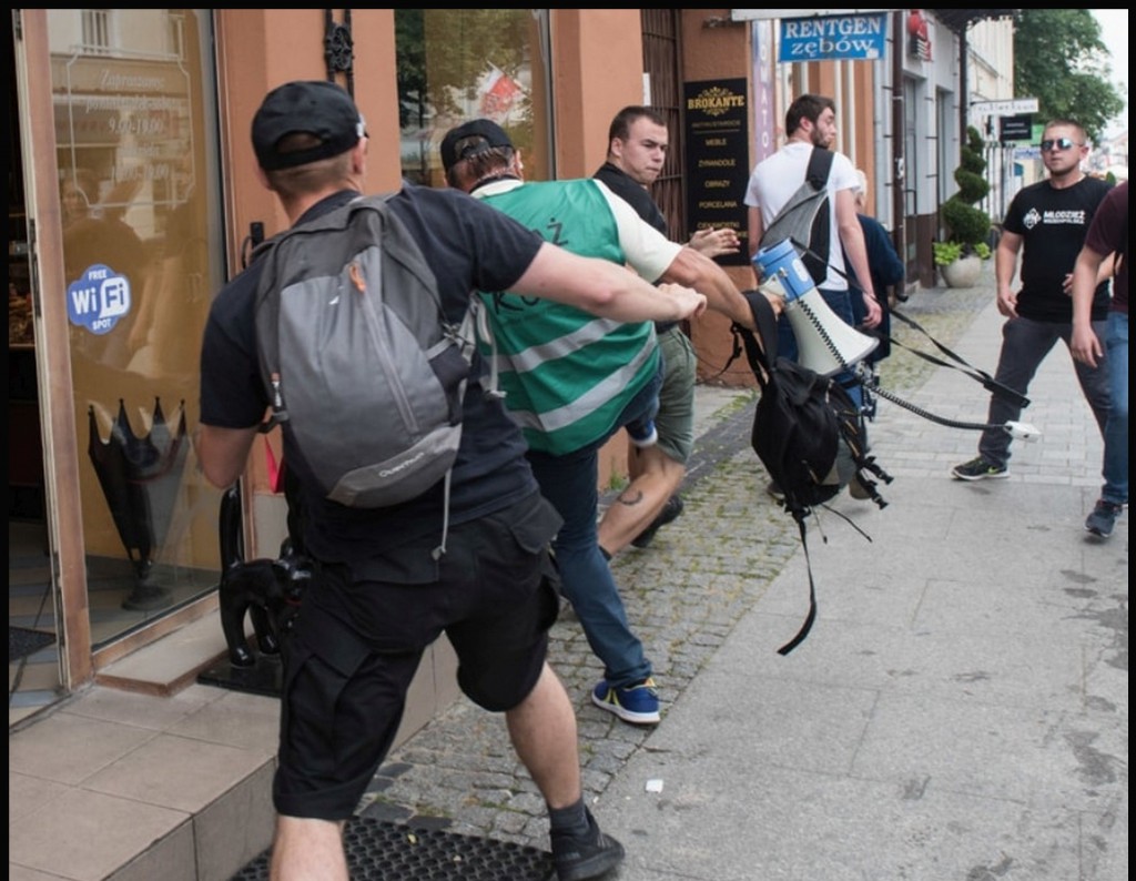 O pobicie członka KOD oskarżone są cztery osoby (tot. TVD ami)