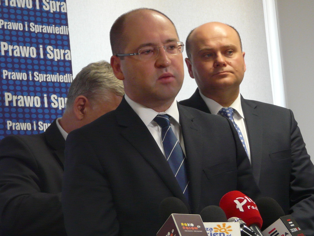 Adam Bielan (na pierwszym planie): To ogromna szansa na rozwój Radomia