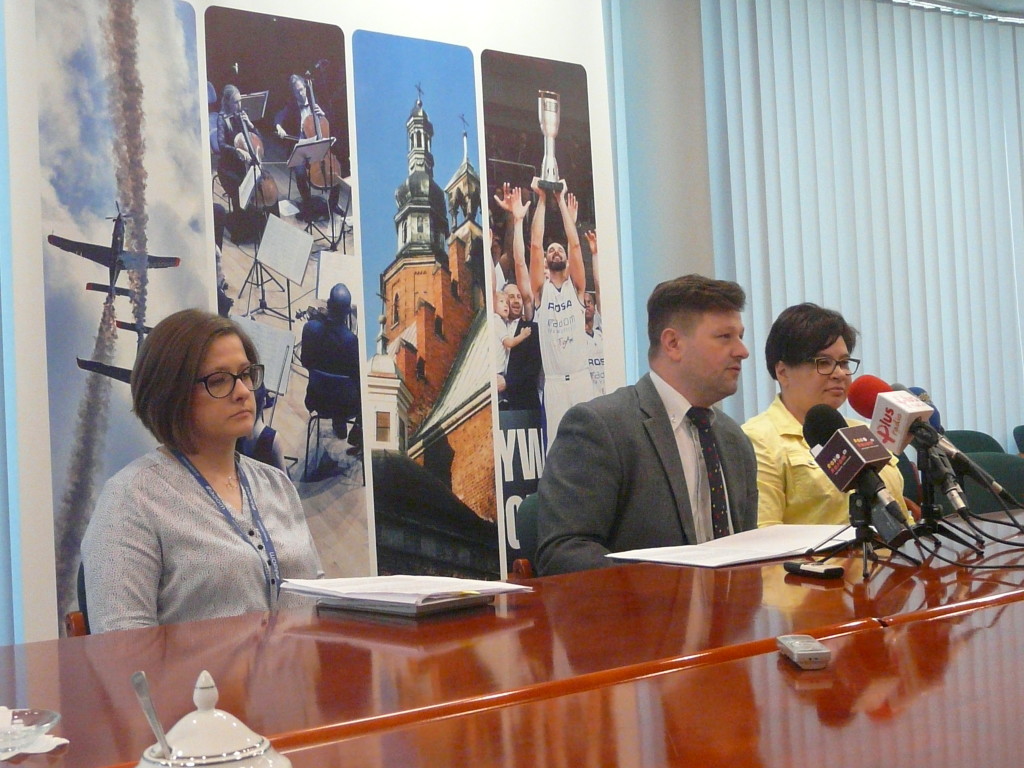 Od lewej: Katarzyna Bernat, Wiceprezydent Zawodnik, Agnieszka Korczakj