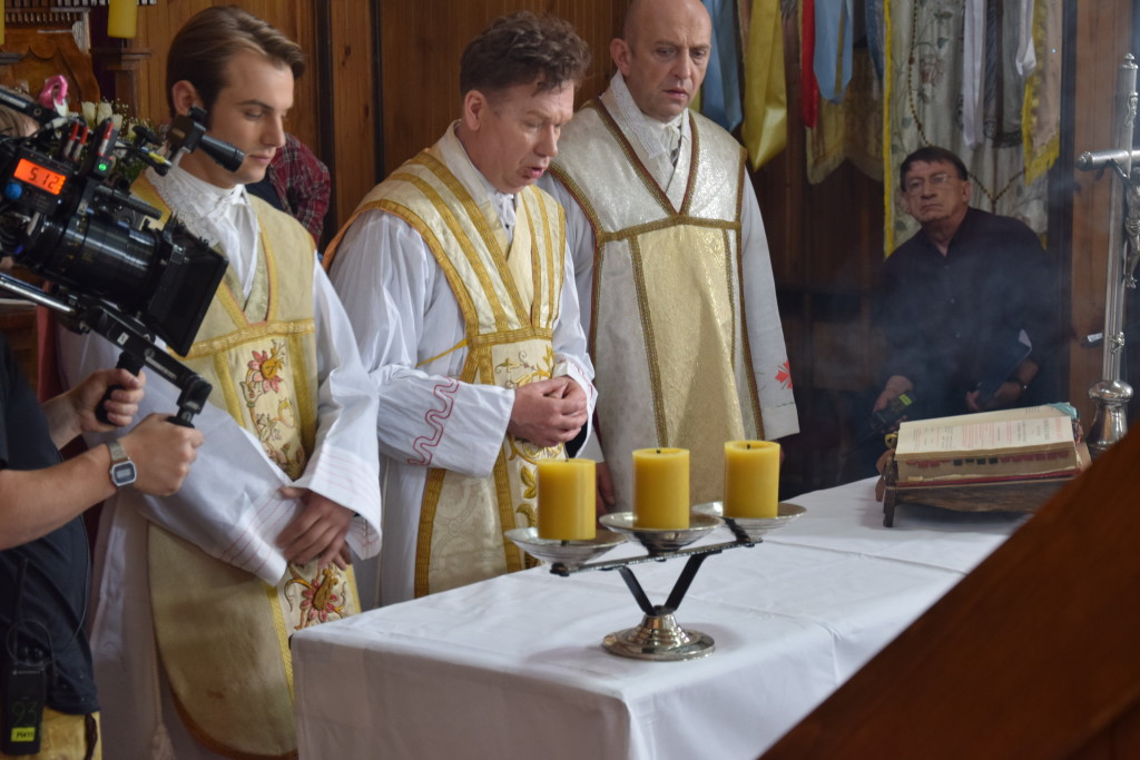 Ks. Kotlarza gra Mirosław Baka (w środku)