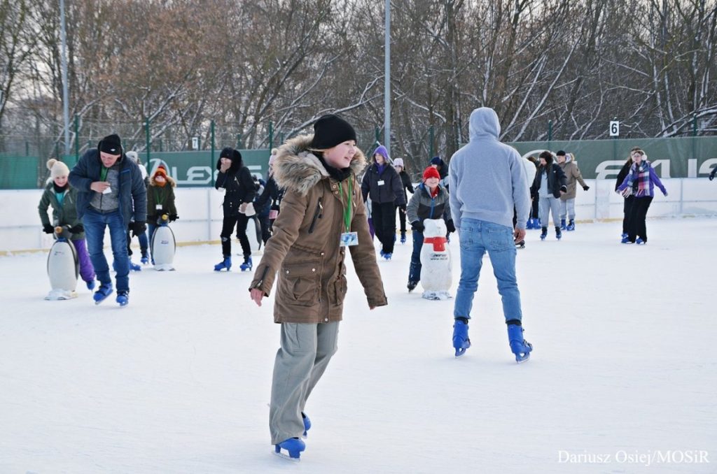 Zima przyszła wcześniej. Od dzisiaj można korzystać z lodowiska przy ul. Bulwarowej na Borkach
