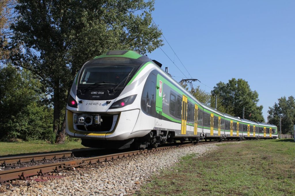 Nie będzie budowy linii kolejowej z Kozienic do Dobieszyna, która umożliwiłaby dojazd do Warszawy. Jest nowa propozycja