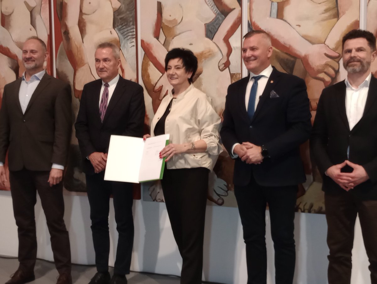 Wybitny obraz Wojciecha Fangora jest już własnością Elektrowni. Ma tu powstać także sala poświęcona artyście, a Błędowie filia instytucji