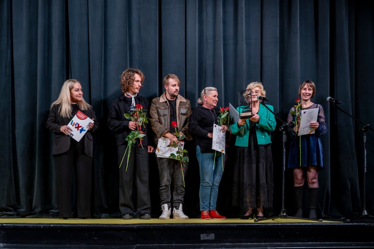 Spektakl „Tęsknię za domem” nagrodzony na festiwalu teatralnym w Zabrzu. Jury uhonorowało reżysera i aktorów „Powszechnego”