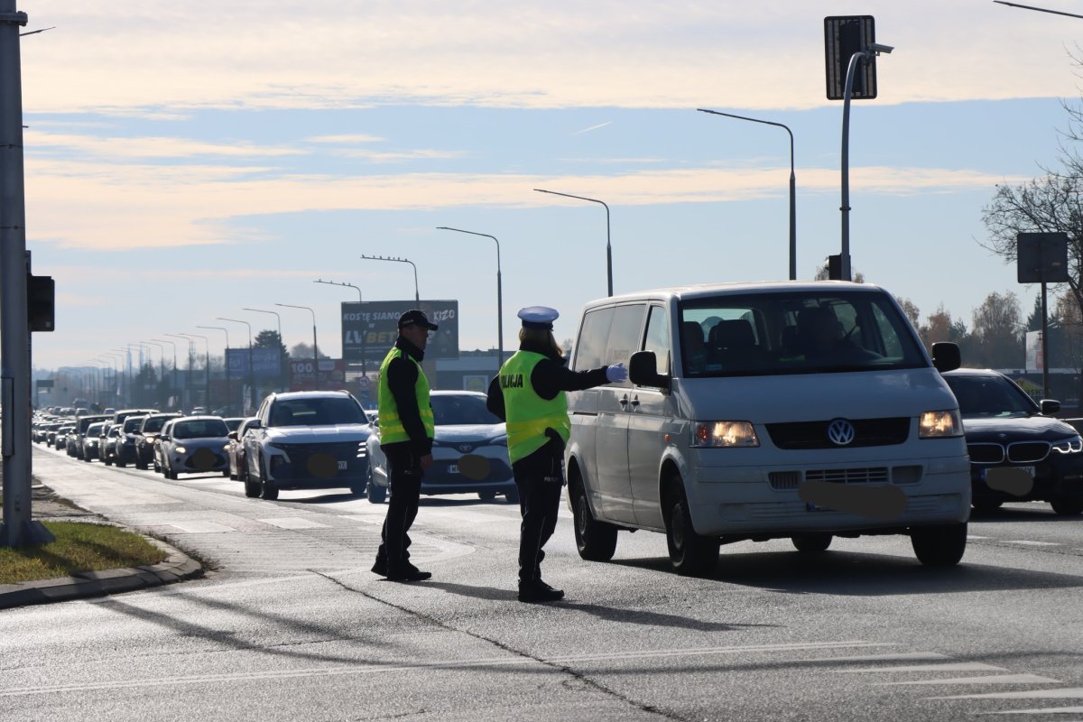 Przy cmentarzach wydarzyło się najwięcej wypadków i kolizji. Policja przez cały czas pracuje w okolicach