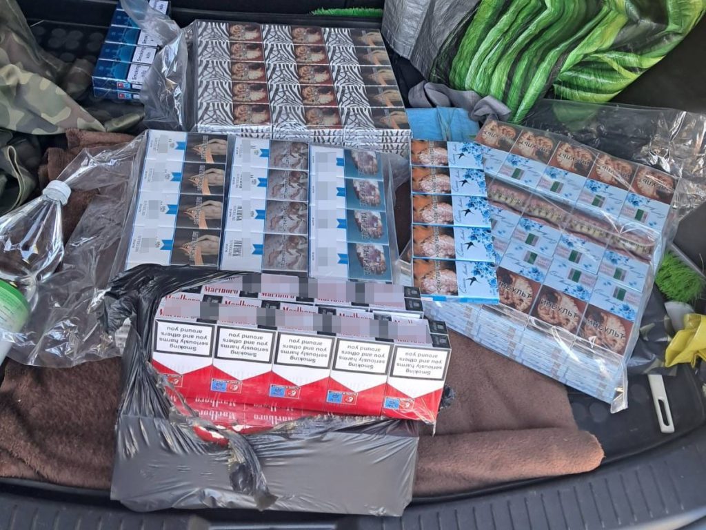 Ponad pół miliona sztuk papierosów bez polskich znaków akcyzy na Idalinie. Zatrzymano dwóch mężczyzn (WIDEO)