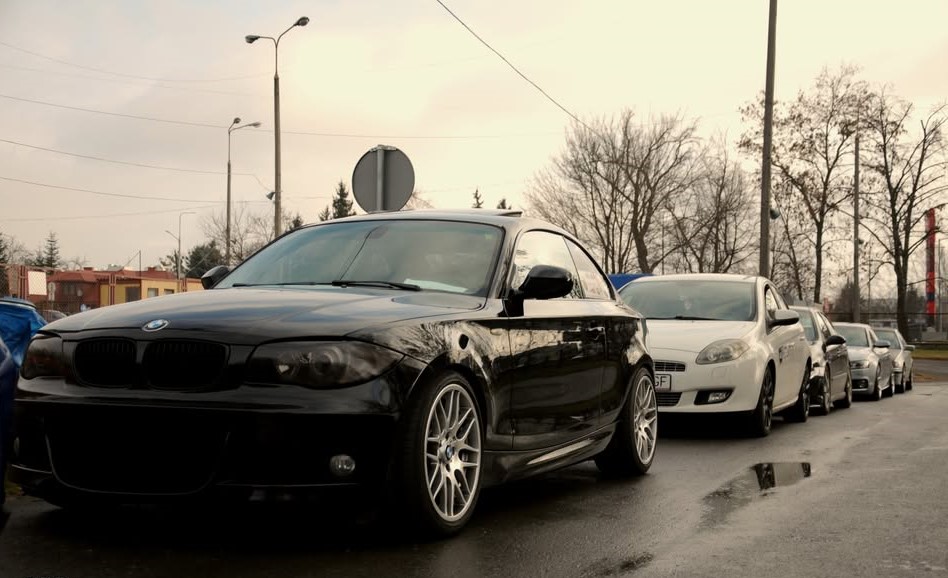 Dla sympatyków sportów motorowych. Super Sprint z okazji Święta Niepodległości w Automobilklubie Radomskim.