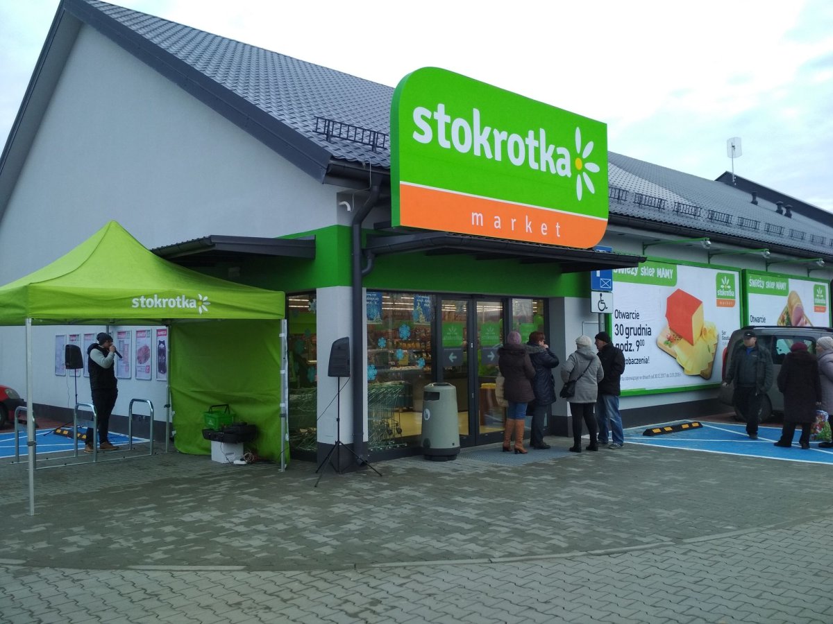 Mężczyzna groził sprzedawczyniom Stokrotki w Pionkach, iż pozbawi je życia. Nie poniesie jednak kary