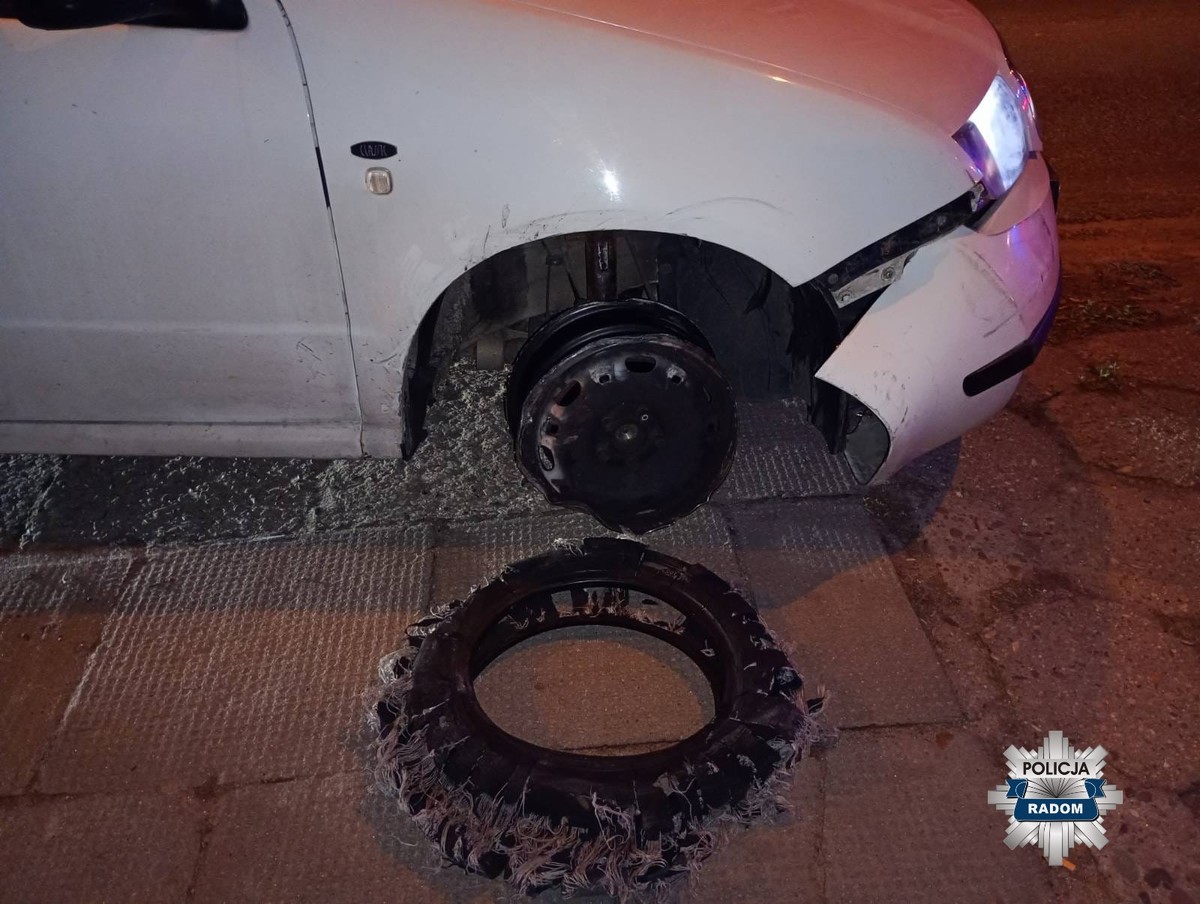 Dwaj bracia w akcji. Jeden pijany uciekał przed policjantami, drugi znieważył funkcjonariuszy