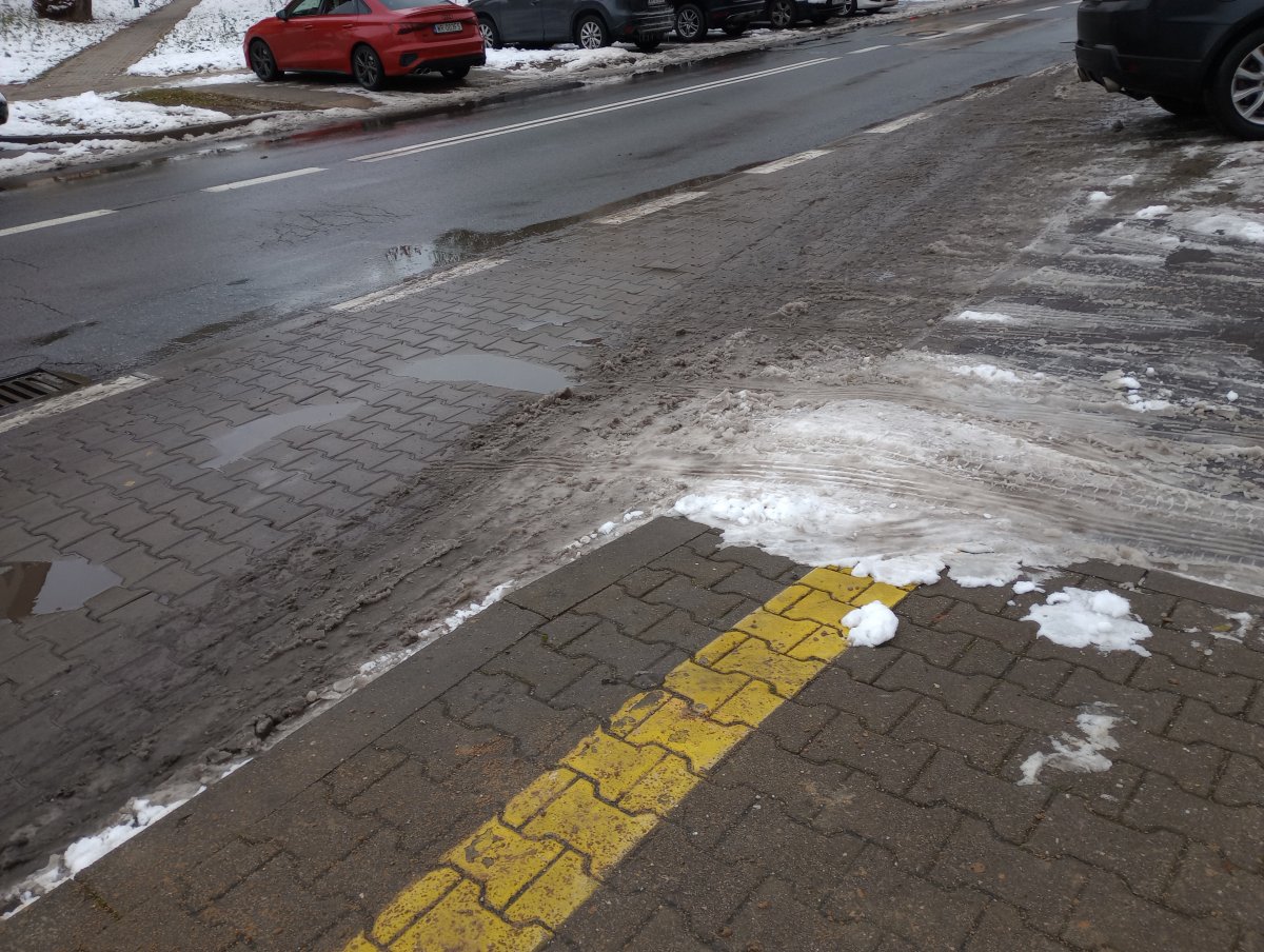 Pierwsze intensywne opady śniegu. MZDiK: Nie mieliśmy żadnych interwencji o poważnych utrudnieniach