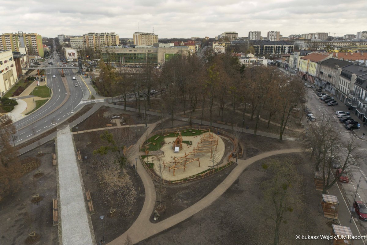 Koniec prac na skwerze przy pl. Jagiellońskim. Czy jest to teraz atrakcyjna strefa rekreacyjna? (ZDJĘCIA)