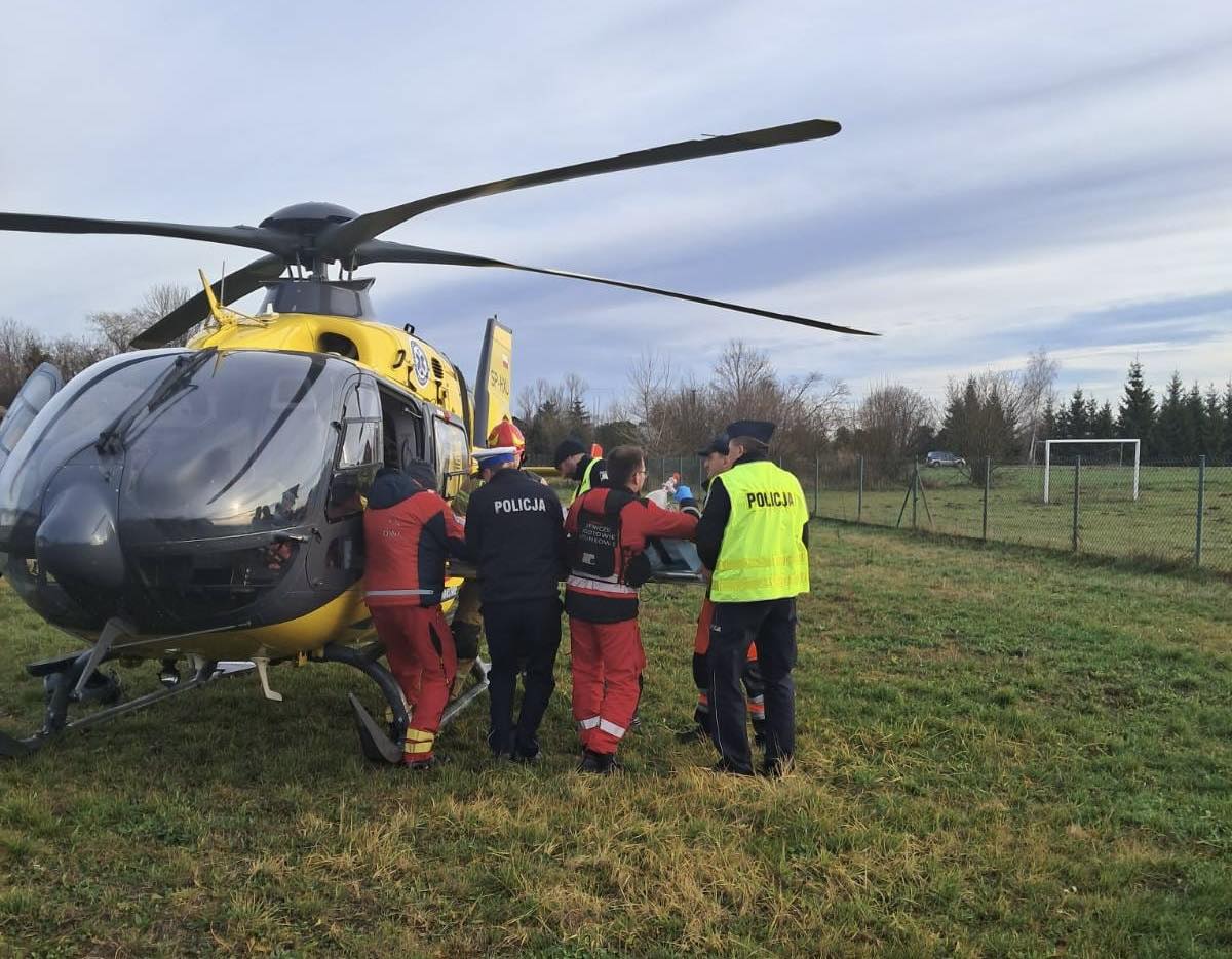 Wybuch gazu i pożar domu w powiecie lipskim. 57-latek przetransportowany śmigłowcem LPR do centrum oparzeń