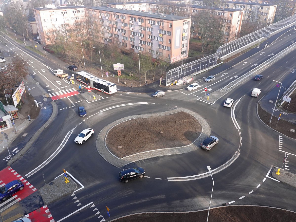 Rondo turbinowe na skrzyżowaniu ulic Żeromskiego i Zbrowskiego gotowe. Wrócił tu ruch