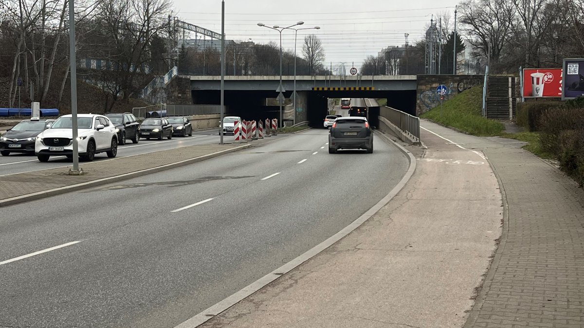 Wiadukt nad al. Grzecznarowskiego po remoncie. Wrócił ruch na północną jezdnię