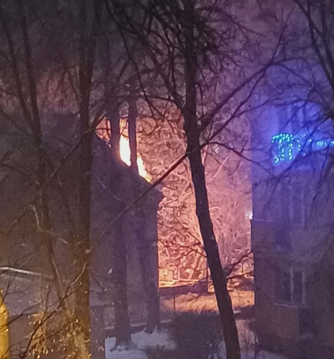 Ogromny pożar na Plantach. Nie żyje 35-letnia kobieta, dwie osoby zostały ranne