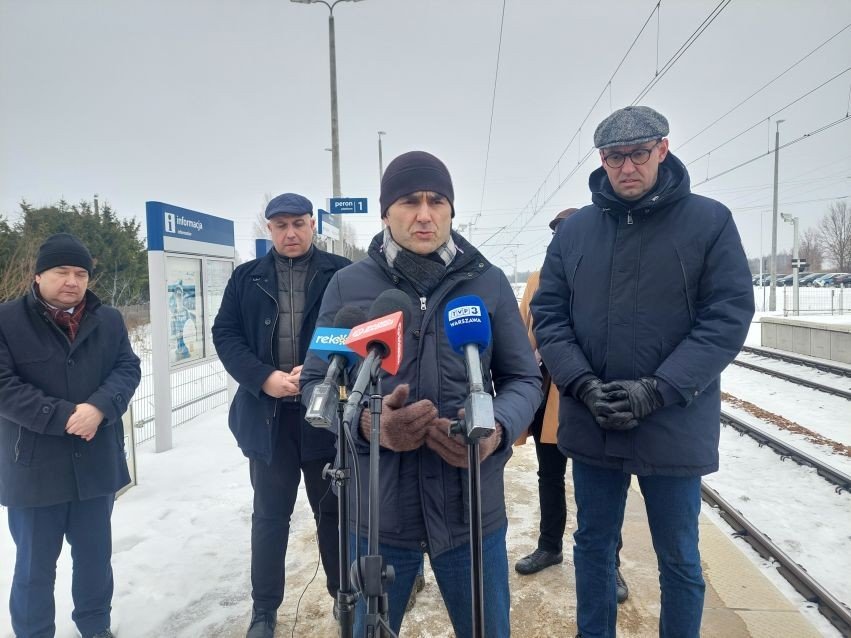 Wiceminister infrastruktury: pociągi z Radomia do Warszawy co godzinę, bezpieczne przejścia przez tory i przejazdy kolejowe