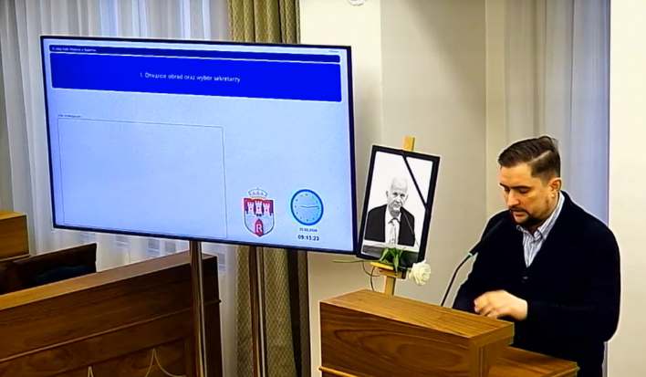 Minutą ciszy radomscy radni uczcili pamięć Jana Pszczoły. Pogrzeb w tym tygodniu, dzisiejsza sesja odroczona