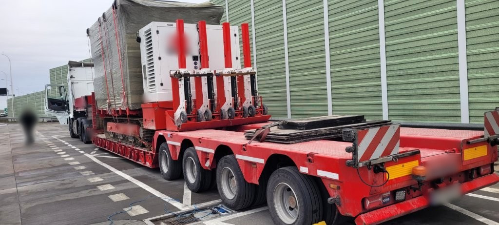 60 t zamiast dopuszczalnych 40. Funkcjonariusze WITD zatrzymali na S7 nienormatywny zespół pojazdów