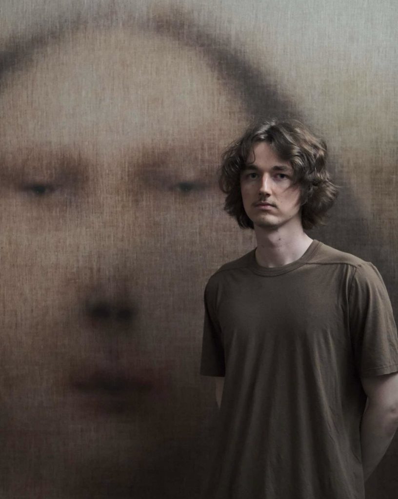 Nowa wystawa w Elektrowni „Kocham cię|I Love You”. Swoje prace malarskie prezentuje Jędrzej Bieńko