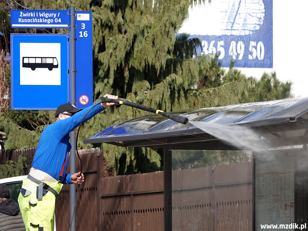 Przystanki autobusowe mają lśnić jak lustro. Rozpoczęło się wielkie wiosenne mycie