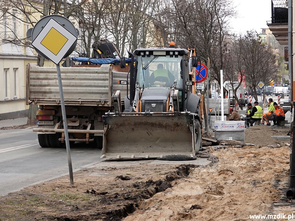 Dla wygody przede wszystkim pieszych. Trwają, lub będą prowadzone remonty chodników