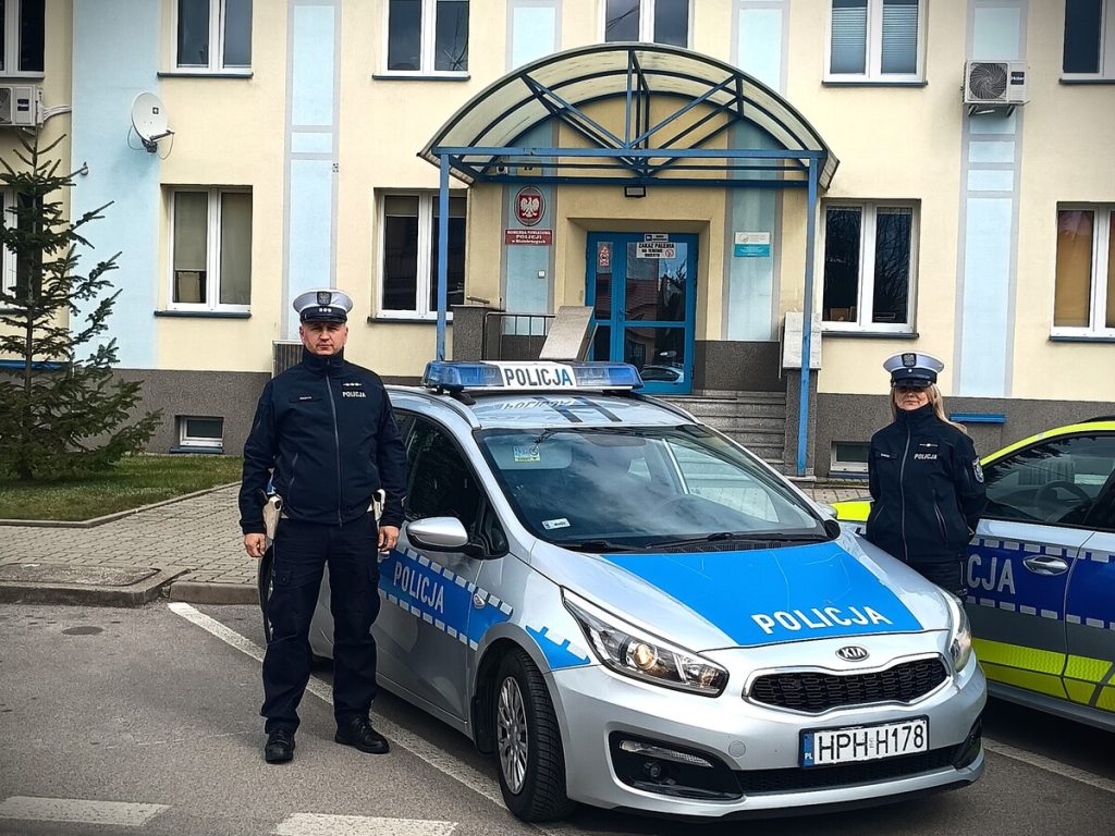 Ciężarna kobieta była w stanie zagrożenia. Policjanci z Białobrzegów pomogli jej, działając fachowo i z empatią