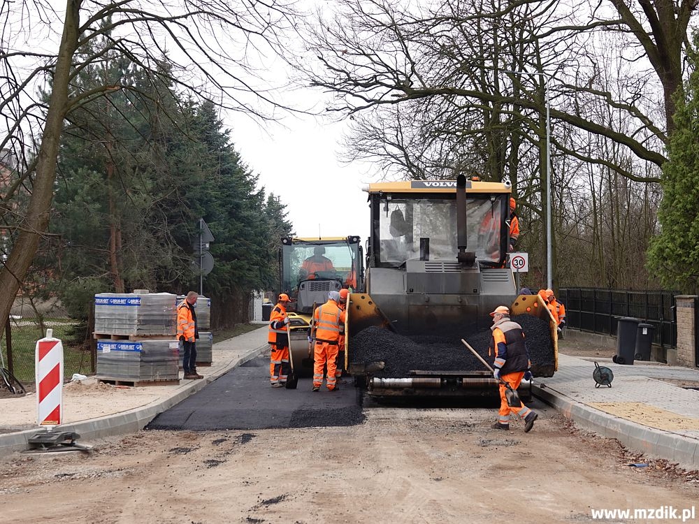 Ulica Idalińska w (intensywnej) budowie. Będzie gotowa z końcem września