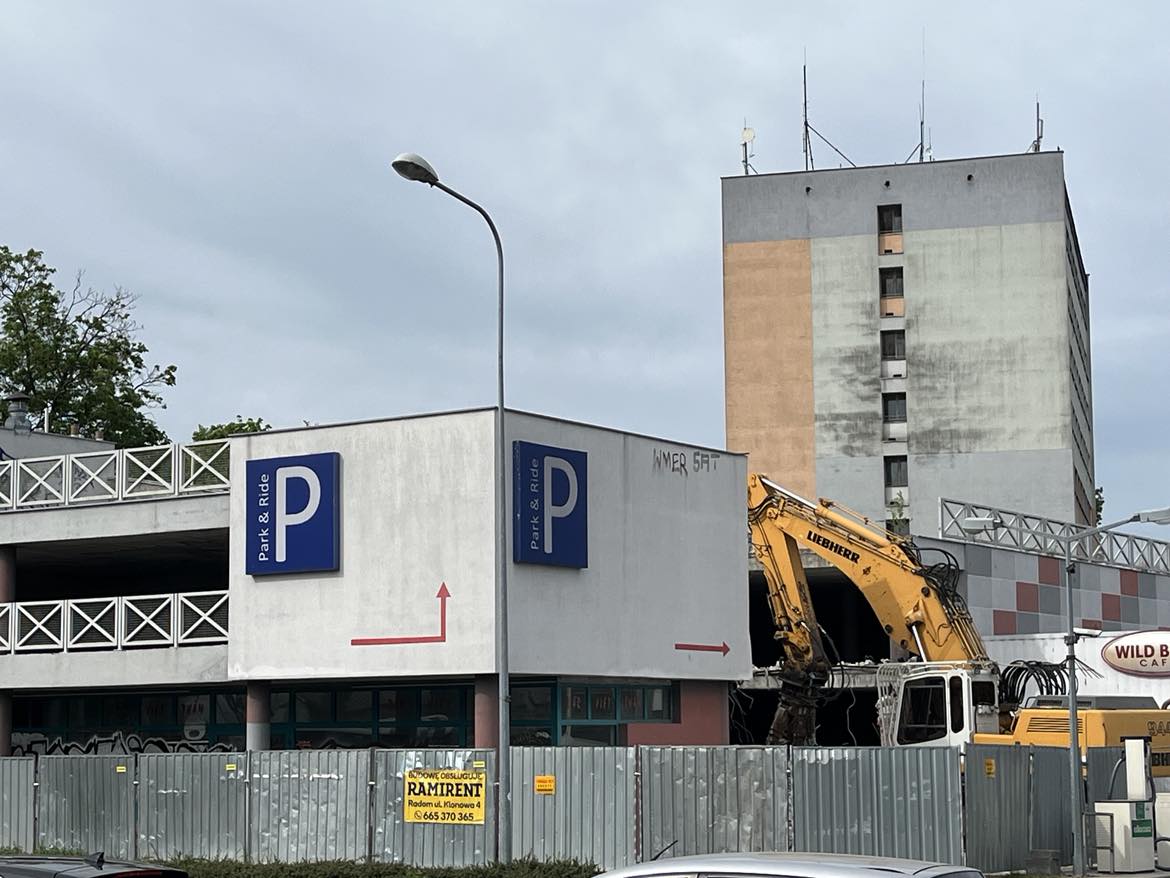 Parking przy ul. Kelles-Krauza w gruzach. Inwestor przygotowuje teren pod radomski „drapacz chmur”