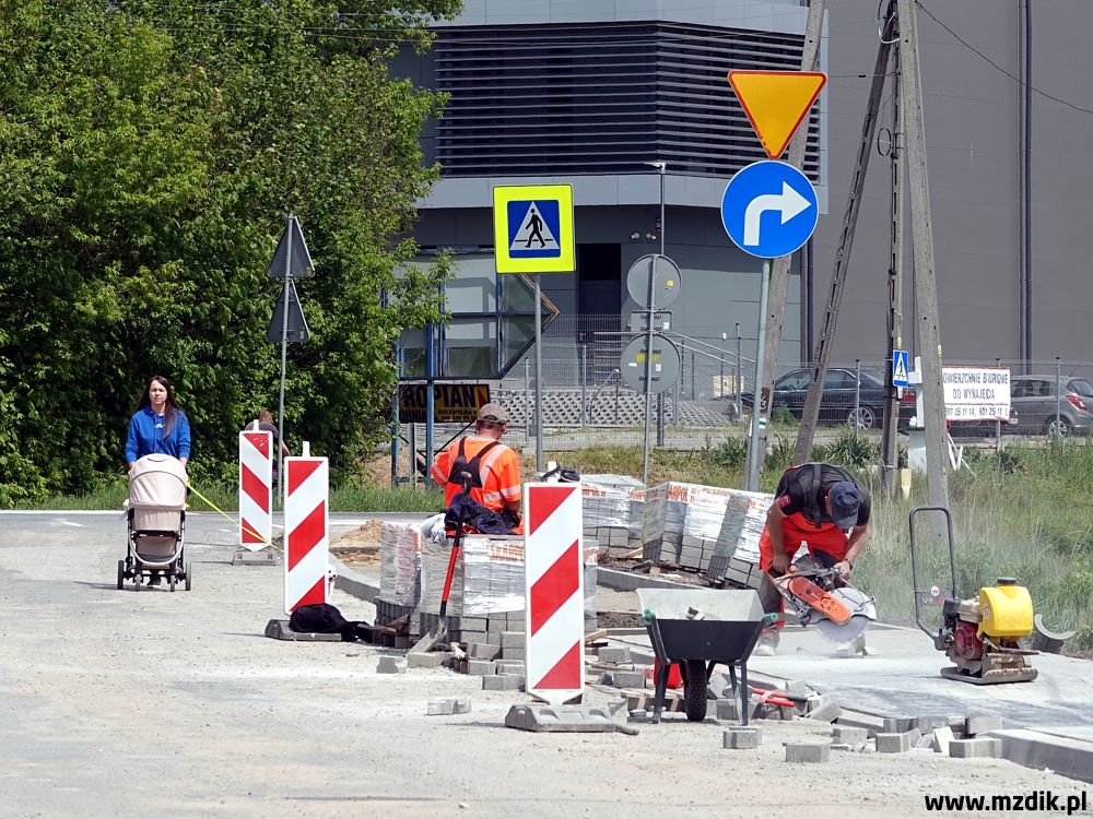 Na Pruszakowie i Zamłyniu budują nowe pętle autobusowe. Przy ul. Szymanowskiego będzie też parking rowerowy