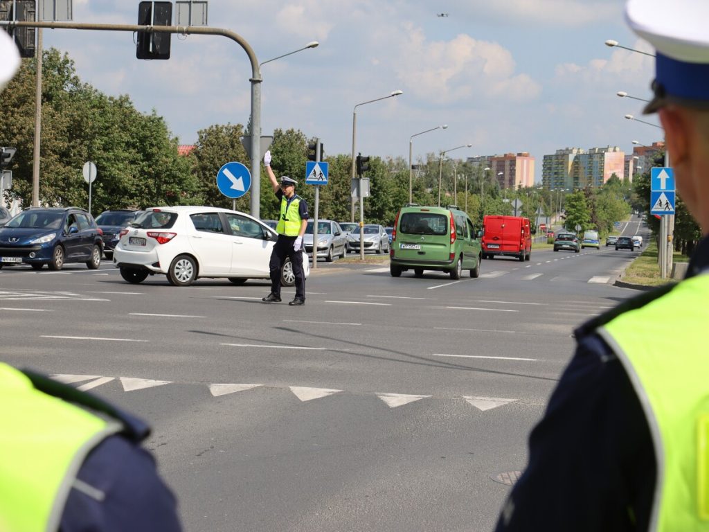 Dwaj funkcjonariusze radomskiej drogówki na czele wojewódzkich eliminacji konkursu na policjanta ruchu drogowego