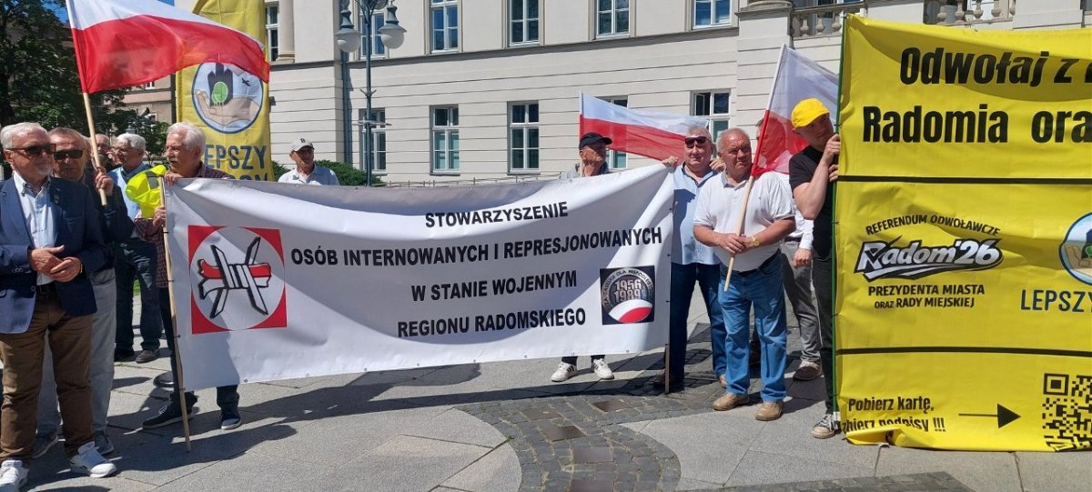 Referendum w sprawie odwołania prezydenta Radosława Witkowskiego? Komitet złożył wniosek, agresja w tłumie radomian