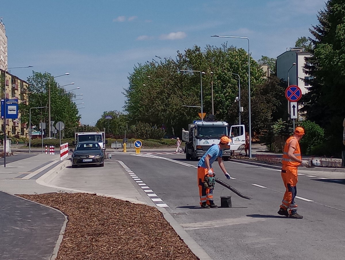 Jaka ulga! Cała ulica Chrobrego zostaje dziś otwarta dla ruchu. Autobusy komunikacji miejskiej pojadą tędy w piątek