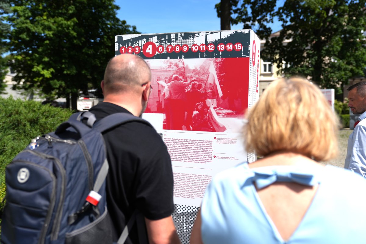 Otwarcie wystawy „Polski protest 1976” w Radomiu. Plenerowa ekspozycja pokazuje również genezę protestu w innych miastach