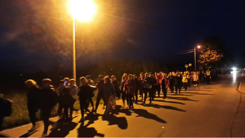 Nocna Piesza Pielgrzymka Kobiet do Starej Błotnicy. Mogą być tymczasowe utrudnienia w ruchu