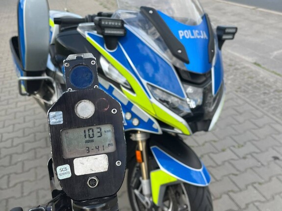 Prawo jazdy miał zaledwie kilka godzin. Policja zatrzymała je, 17-latek dostał też pierwsze punkty karne
