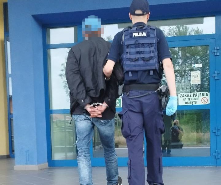 Cztery razy dostał dożywotni zakaz prowadzenia pojazdów. Pijany 43-latek wsiadł jednak za kierownicę