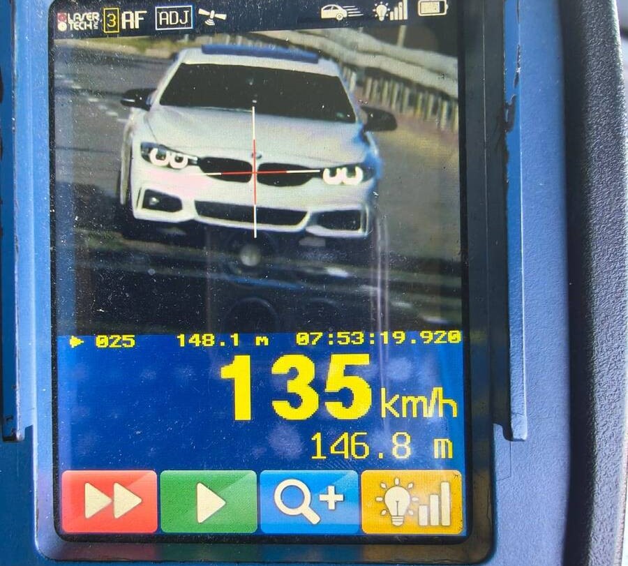 Kupił sobie BMW i chciał je przetestować. W terenie zabudowanym pędził aż 125 km/h