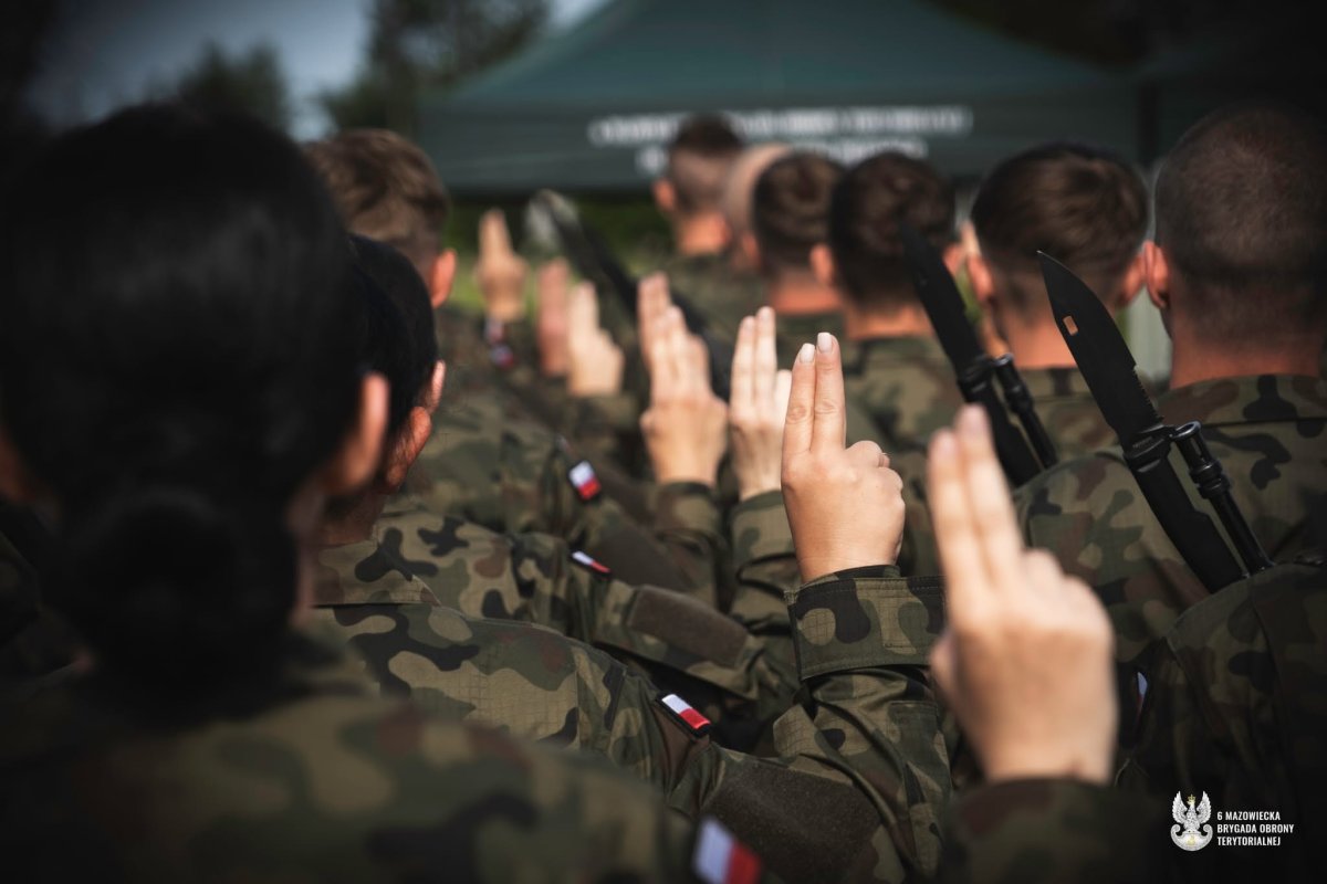 Wyłudzili pieniądze z rządowego programu. Wśród oskarżonych były dowódca Ośrodka Reprezentacyjnego WOT w Radomiu
